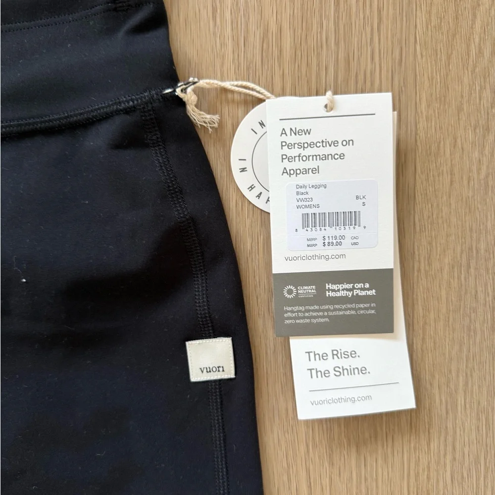Vuori Women's Black Leggings - Picture 3 of 3